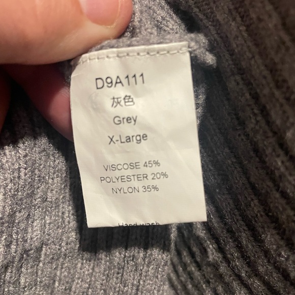 Gray oversized crewneck batwing sweater. Size XL. - Picture 2 of 3